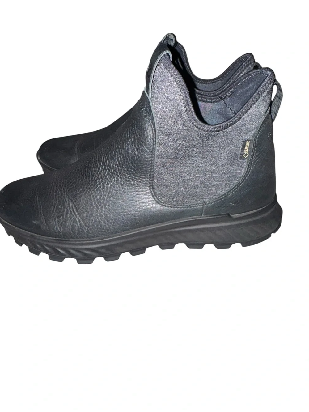 Women’s black Ecco Exostrike Chelsea Boots size 9 good condition